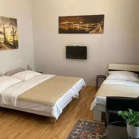 Anabelle Bed And Budapest-3
